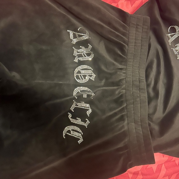 set - Picture 4 of 4